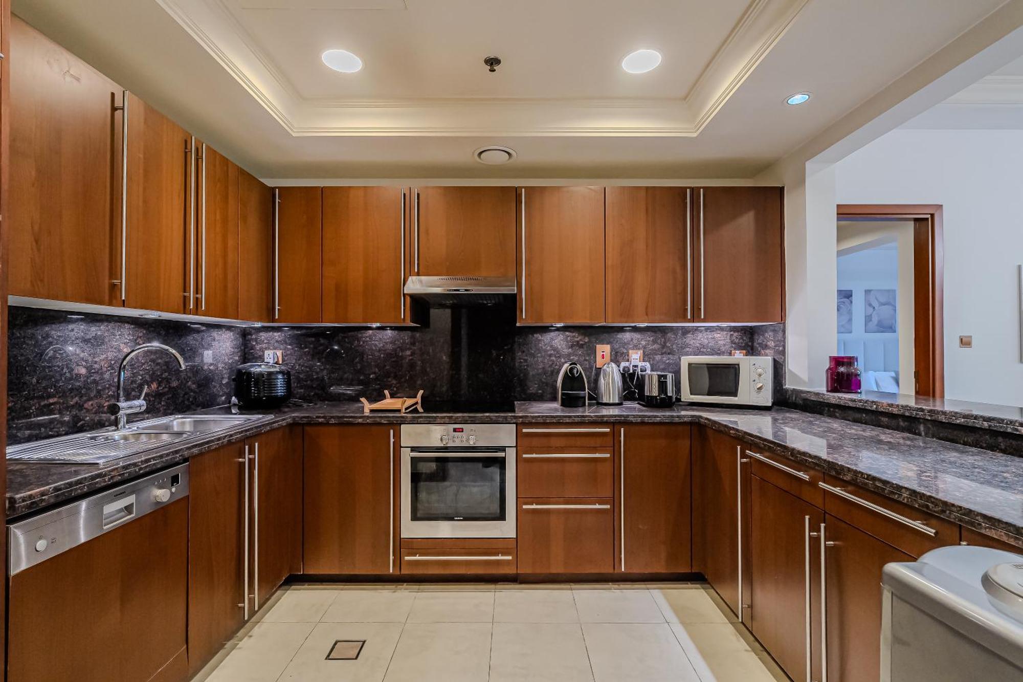 Stylish 2 Bedroom With Maid I Fairmont South I Palm Jumeirah Apartment