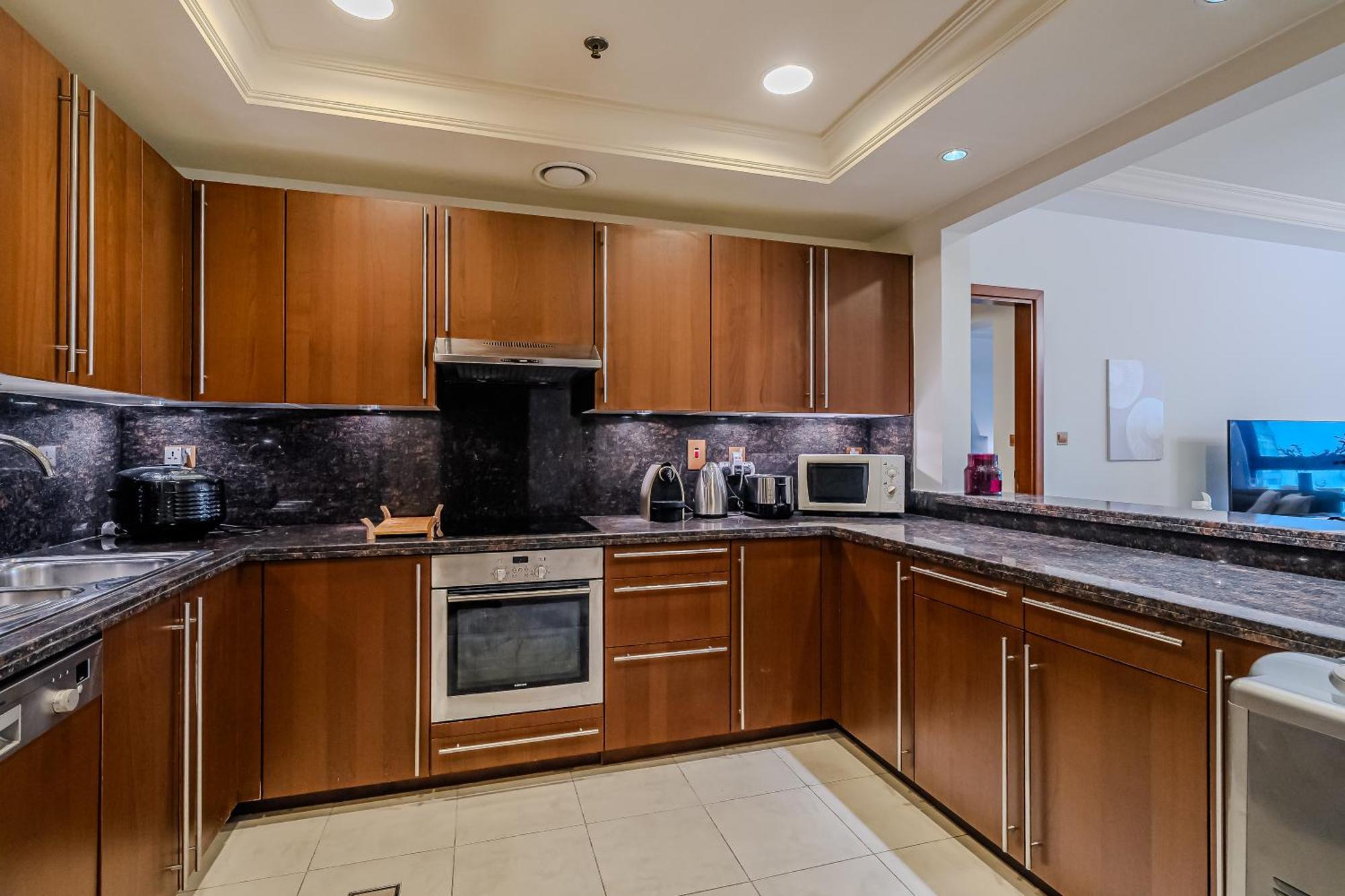 Stylish 2 Bedroom With Maid I Fairmont South I Palm Jumeirah *